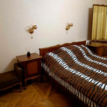 Здається в оренду 3-кімнатна квартира, вул. Касіяна, 2