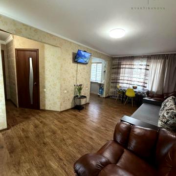 23 Серпня вул., 44