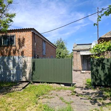 Продам будинок з територією