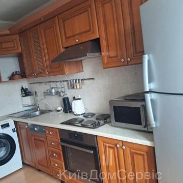 Новаторів вул., 9