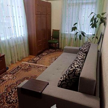 Дніпроводська вул., 13/1