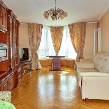 Срібнокільська вул., 20