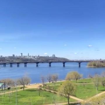 Дніпровська набережна вул., 13