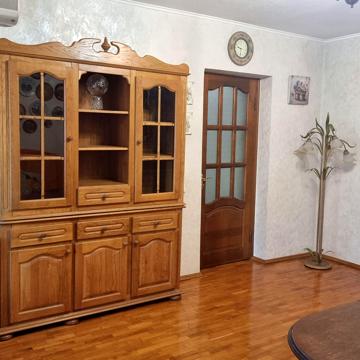 Павла Тичини просп., 4