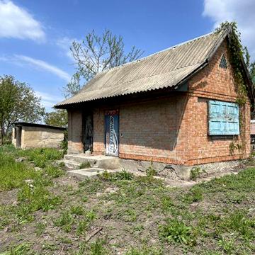 Продам не жилий будинок з рівною ділянкою поблизу центру Узина