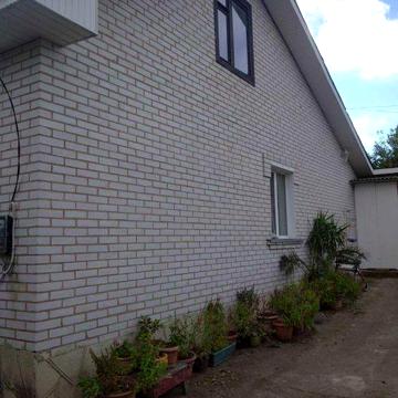 Продається гарний будинок по хорошій ціні селище Нове