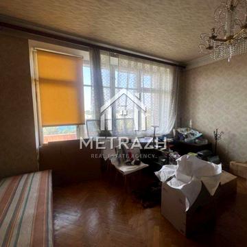 Затишна продаж 2-к квартири Михаила Грушевского 34а