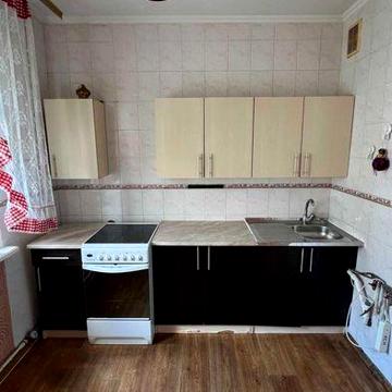 Продам простору 3х кім кв біля метро, вул. Б Гмирі 9а.