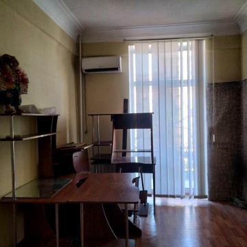 Продам 3 кімнатну квартиру-Центр міста.Дніпро,пл.Старомостова 1
