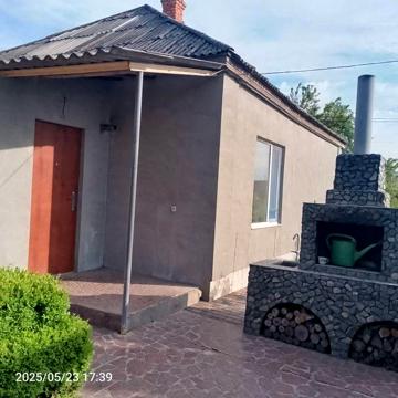 Здам будинок сімейній парі