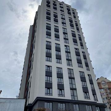 Продаж 2 кімнатної квартири з видом на озеро