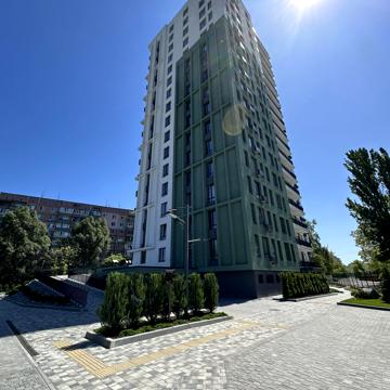 Космічна вул., 5