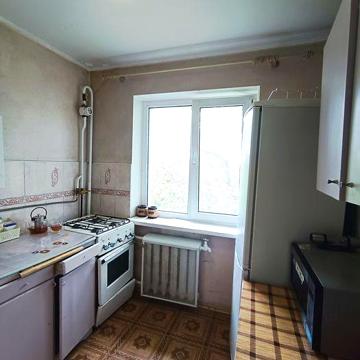 Продам квартиру на проспекті Космонавтів
