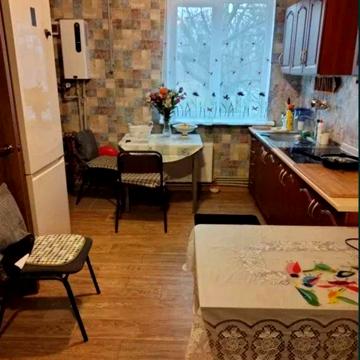 Продам пол дома в Южном ,район Комаровки .Ровный свой двор 5 сот. TB