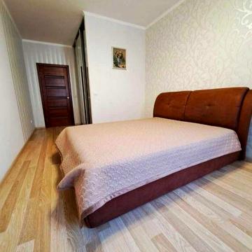 1 ком. кв. ул. Драгоманова, 2А. Метро Позняки 15 мин. пеш. Новый дом.