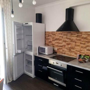 Академіка Глушкова просп., 9е