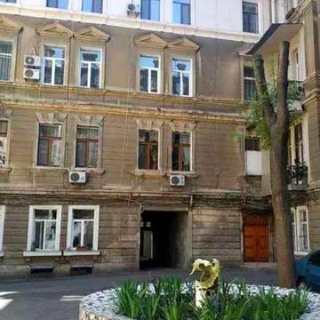 3-ком. квартира на ул. Дерибасовской.