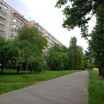 Героїв Космосу вул., 19