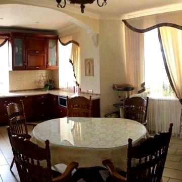 Продам шикарный дом в лесу возле реки