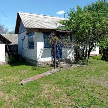 Продається садиба в селі Красне. Київське направлення.
