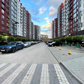 Продаж три кімнатної квартири із кухнею-вітальнею та відкритою терасою ЖК Княгинин