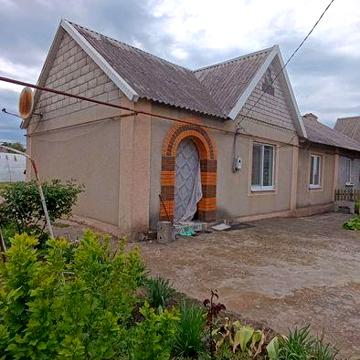Продам доглянутий будинок ,12 соток землі