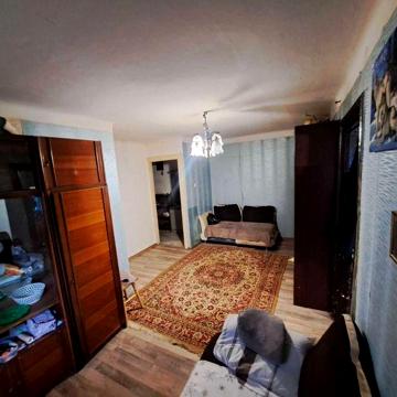 Продам трехкімнатну квартиру в районе Досі. ВЛАСНИК