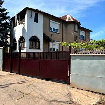 Продаж домоволодіння.