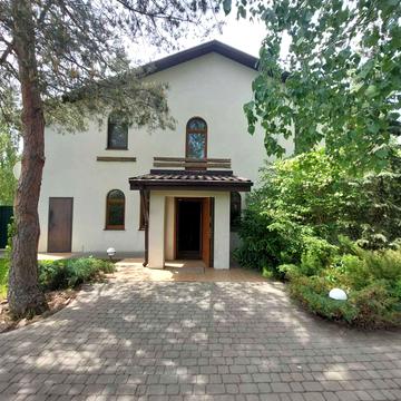 Максима Рильського вул., 19