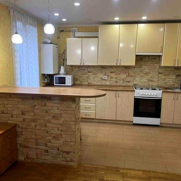 Здам трьохкімнатну квартиру в центрі міста