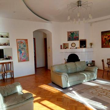 Куликівський узвіз (Революції), 9