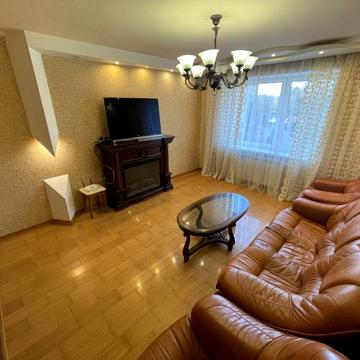 Чотирикімнатна квартира в оренду
