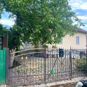 Продається будинок по вул .Шашкевича