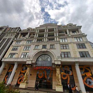 Квартира 180м2 с террасой,  в доме паркинг ,есть 3 места. Греческая пл