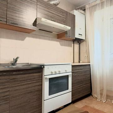 Тролейбусна вул., 5