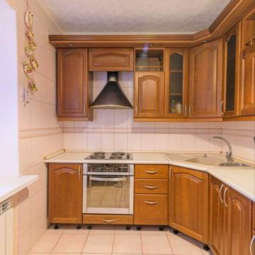 Ревуцького вул., 7
