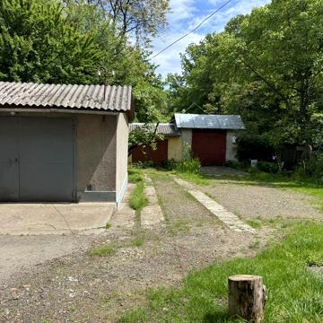 2-кімнатна квартира з великим двором біля парку Шевченка