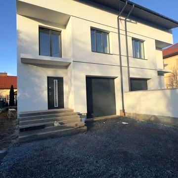 Продаж сучасного котеджу на вул. Зелена