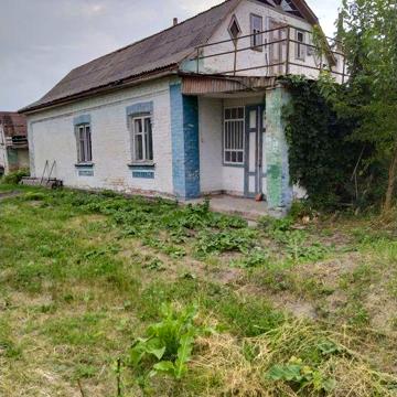 Будинок ,потребуючий ремонтуту