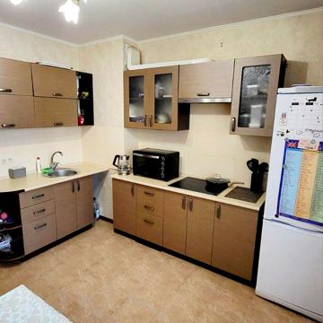 Здолбунівська вул., 13