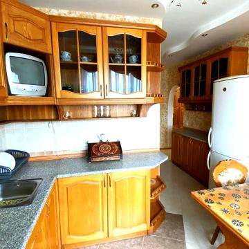Наталії Ужвій вул., 112
