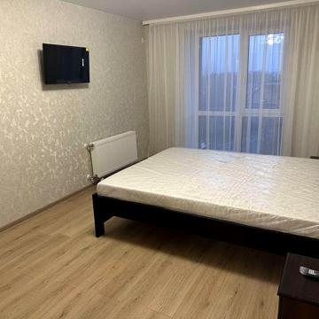 Оренда однокімнатної квартири на Яровиці ( довгостроковий термін)
