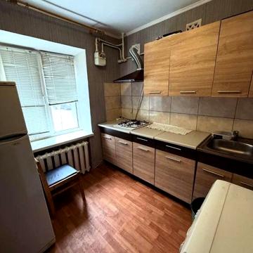 Продам хорошу 1 кімнатну квартиру в центрі міста Узина