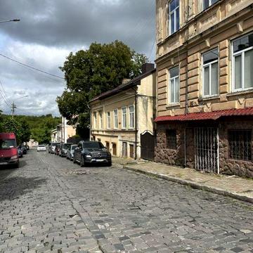 Продається 2-кімнатна квартира в центрі