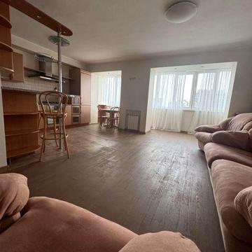 Тихий центр, Гоголівька 27, 3к, 70м2. Сучасний ремонт.