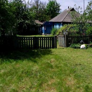 Будинок в селі. Електрика проведена