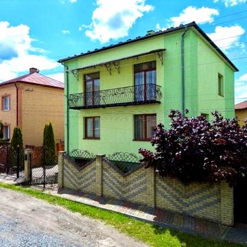 Продається просторий цегляний будинок у м.Дрогобич!!!