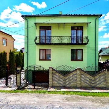Продається просторий цегляний будинок у м.Дрогобич!!!