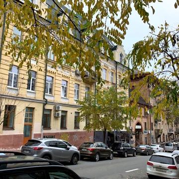Софіївська вул., 18а