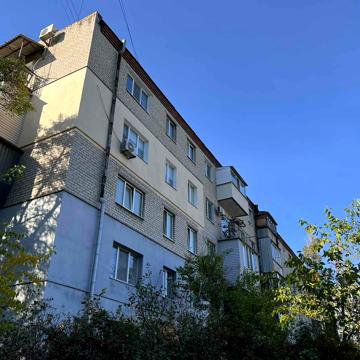 Космонавтів вул., 3